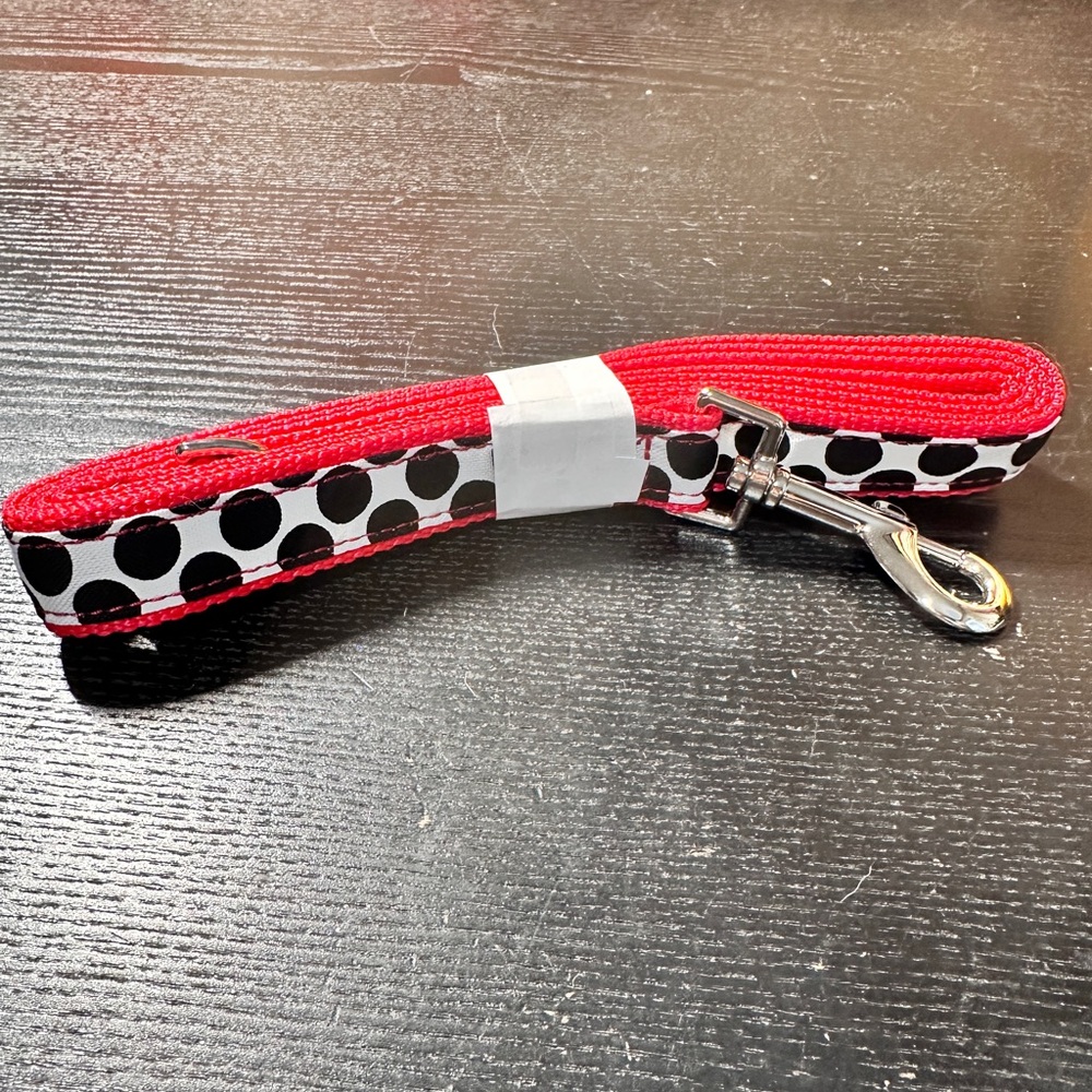 thirty-one perfect pet leash In Black Spotty Dot Pattern New